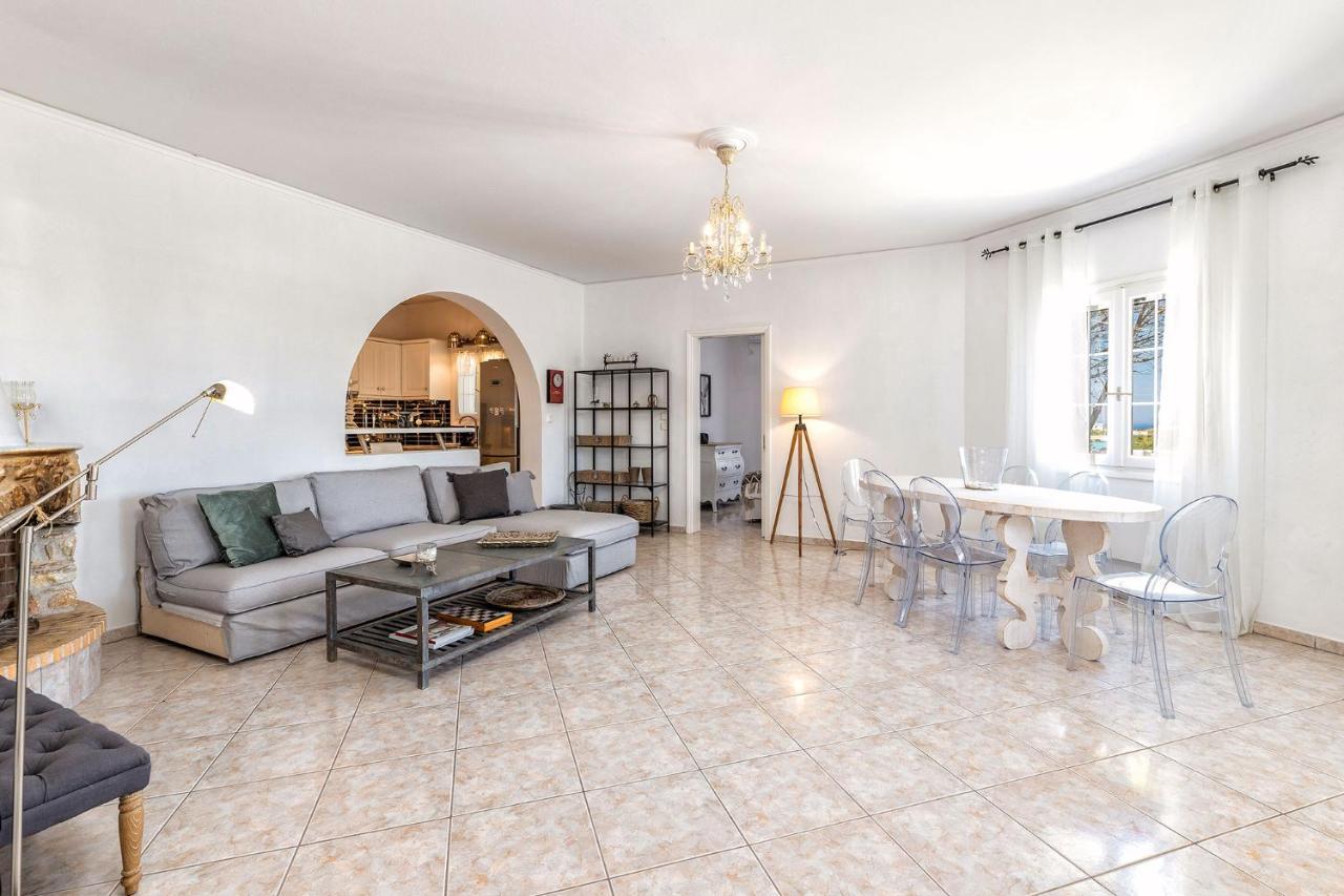 Daphne'S Lux Villa Paraspori  ภายนอก รูปภาพ